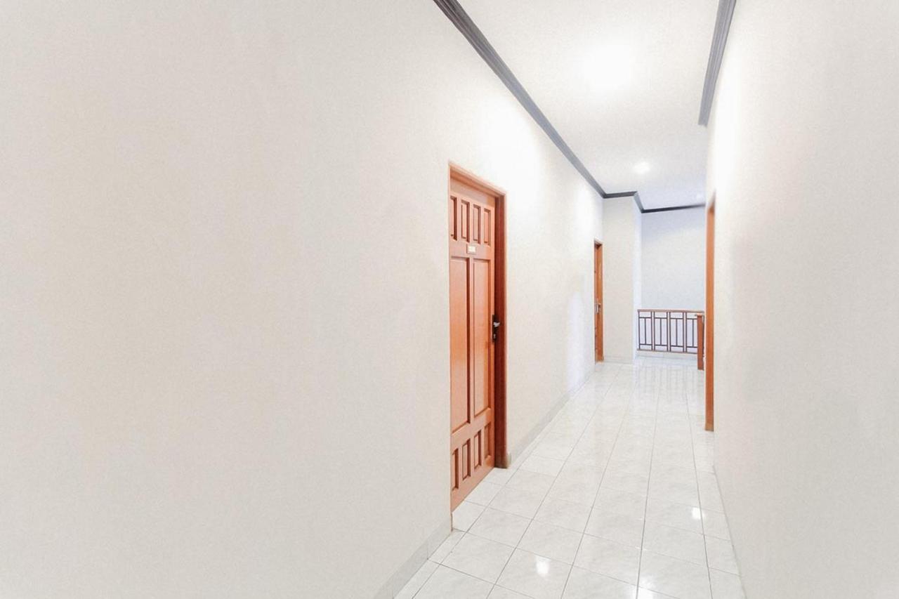 Santo Guest House Tropodo Brebek Exterior photo