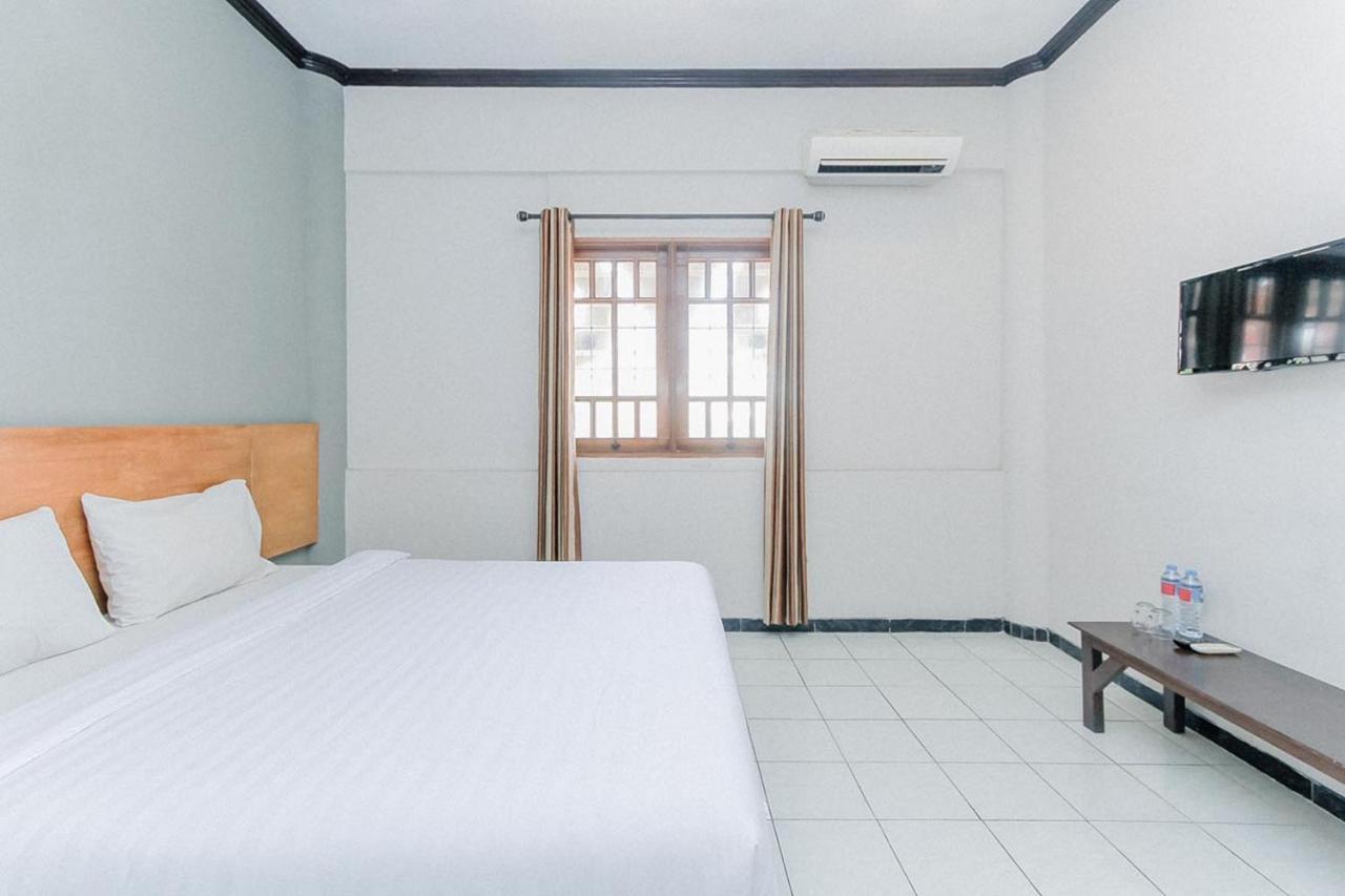 Santo Guest House Tropodo Brebek Exterior photo