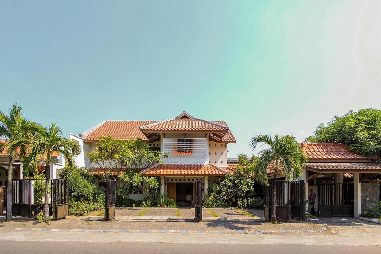 Santo Guest House Tropodo Brebek Exterior photo