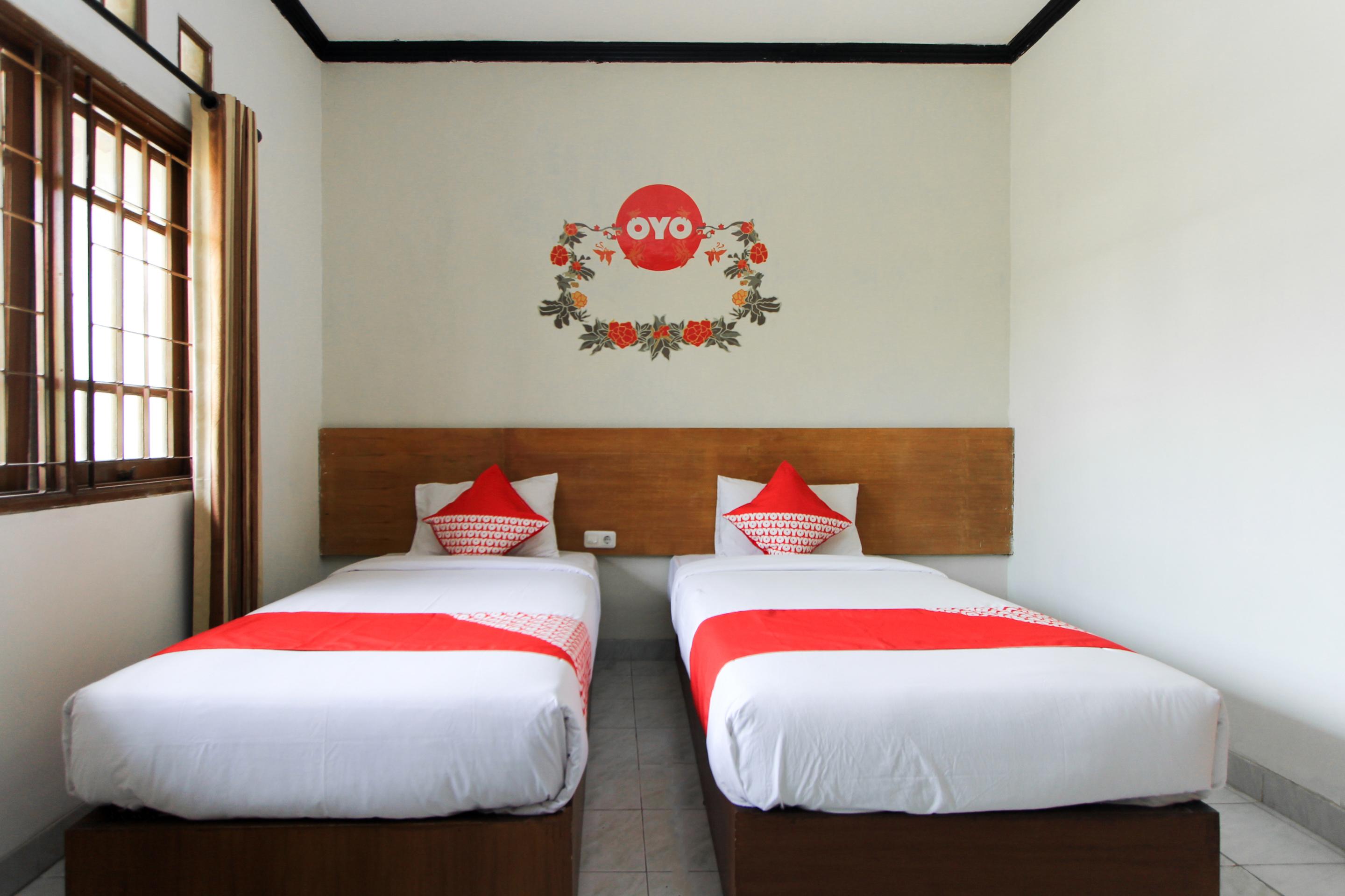 Santo Guest House Tropodo Brebek Exterior photo