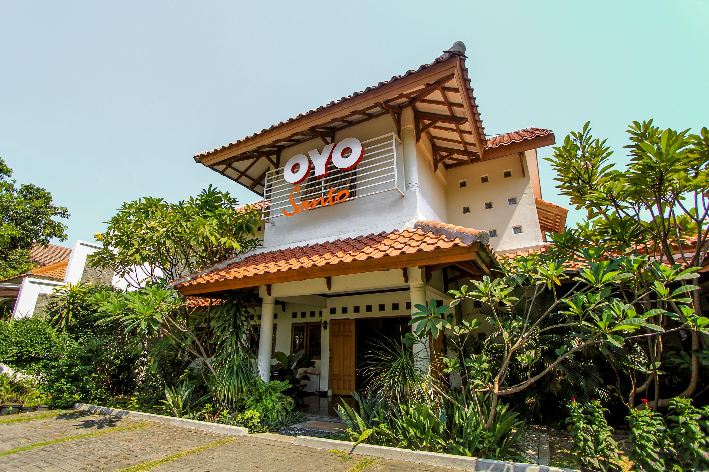Santo Guest House Tropodo Brebek Exterior photo