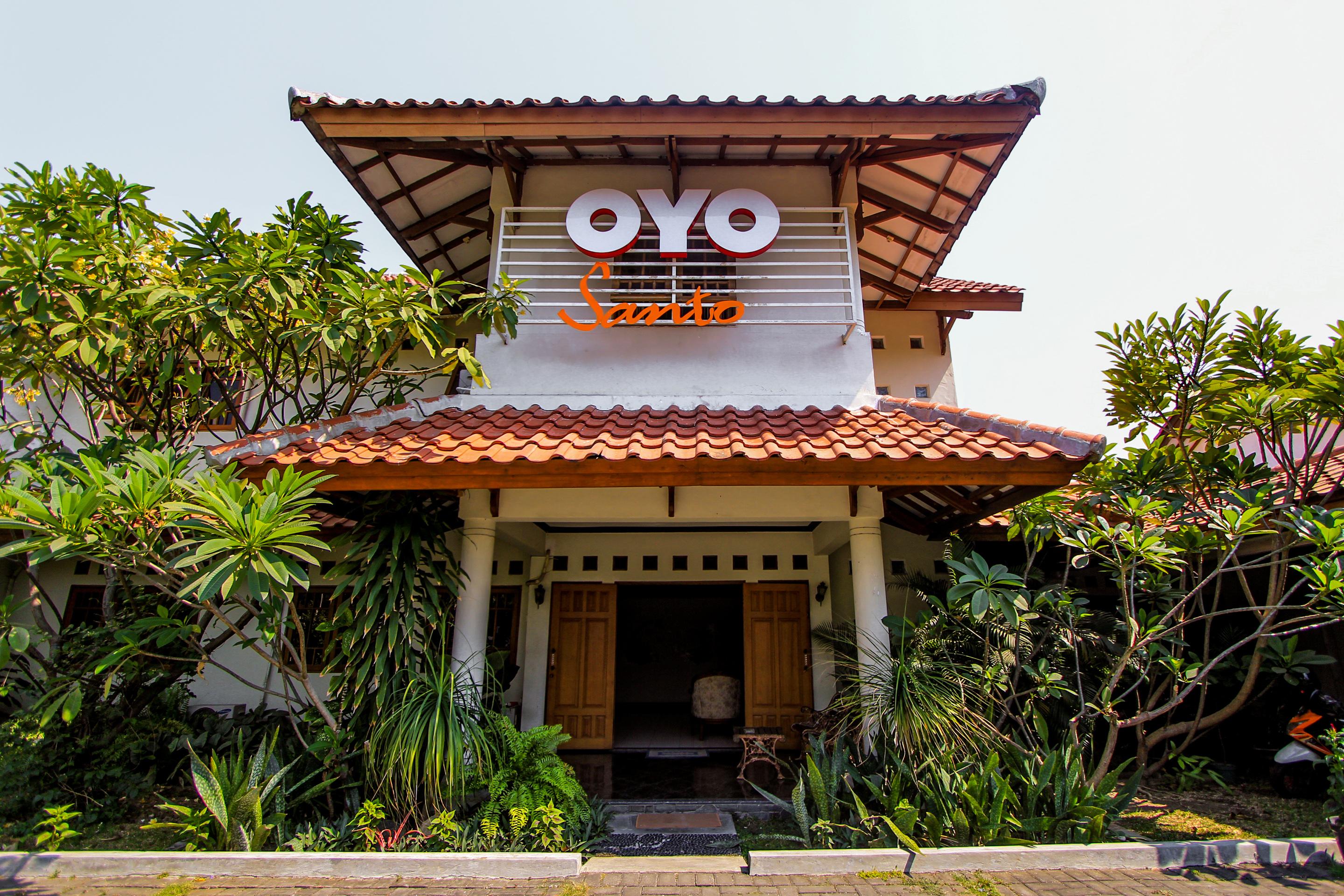 Santo Guest House Tropodo Brebek Exterior photo