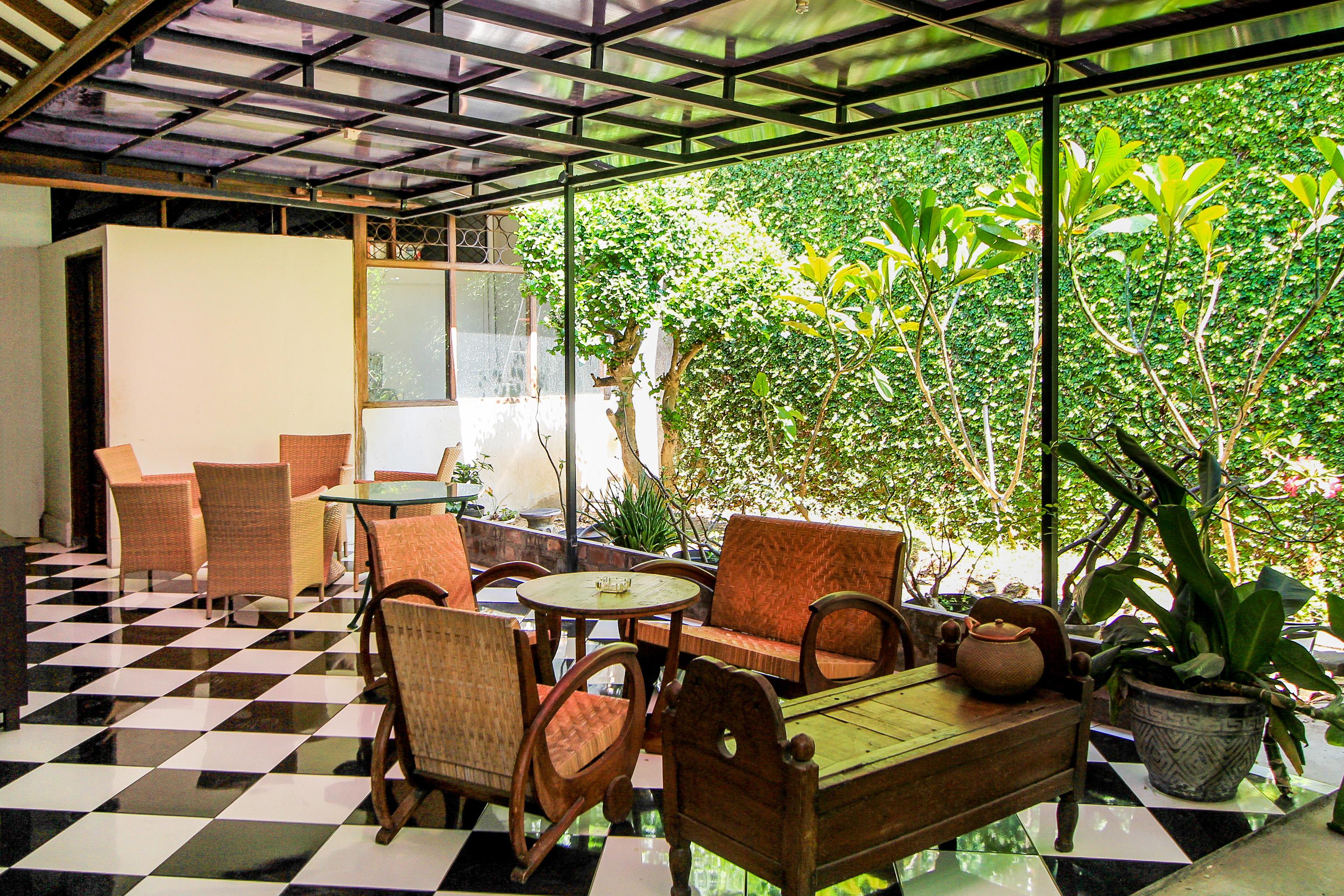 Santo Guest House Tropodo Brebek Exterior photo